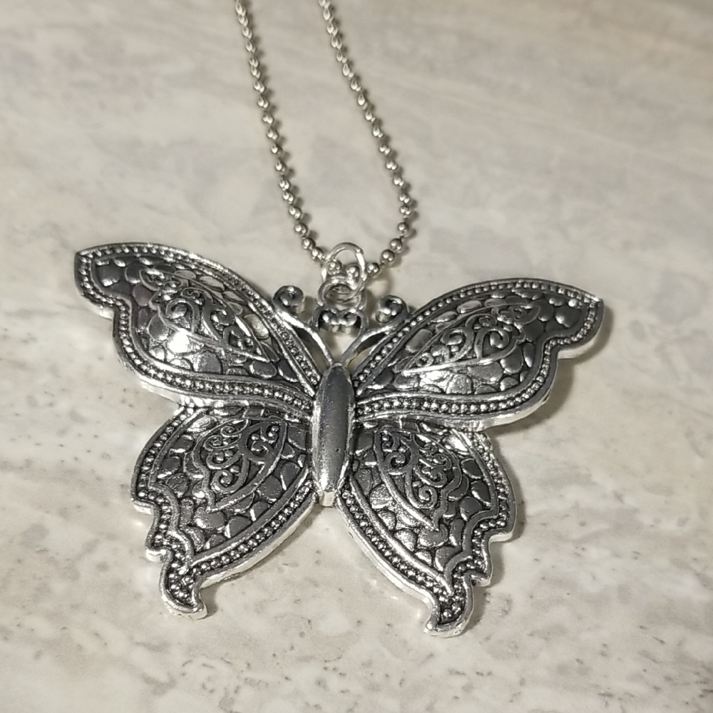 Elegant  Butterfly  Necklace